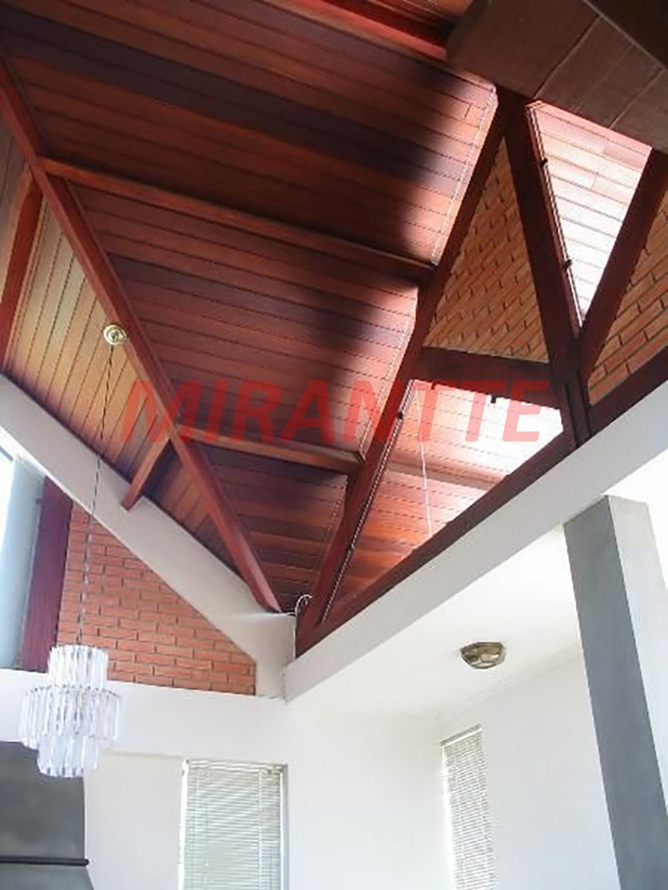 Sobrado de 312m² com 3 quartos em Horto Florestal