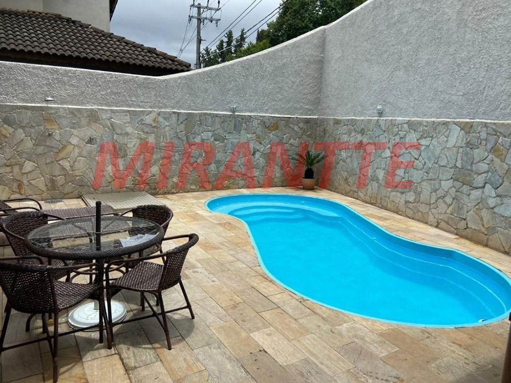Sobrado de 312m² com 3 quartos em Horto Florestal