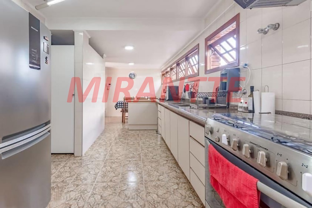 Sobrado de 312m² com 3 quartos em Horto Florestal
