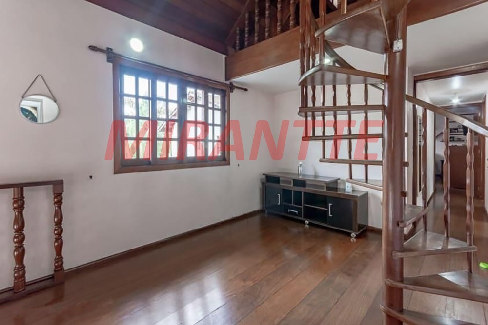 Sobrado de 312m² com 3 quartos em Horto Florestal