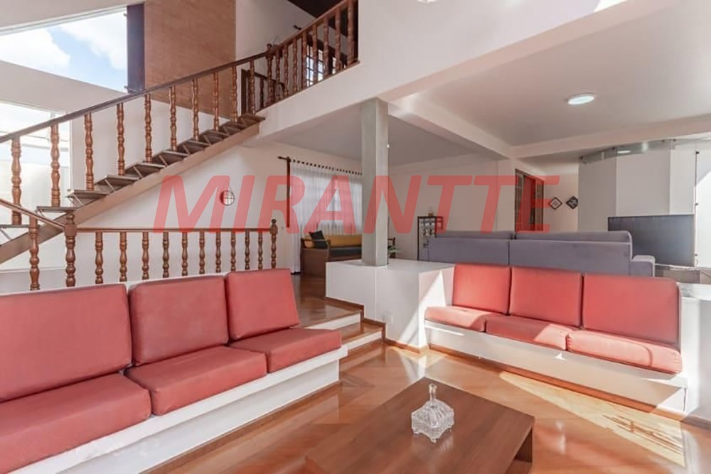Sobrado de 312m² com 3 quartos em Horto Florestal