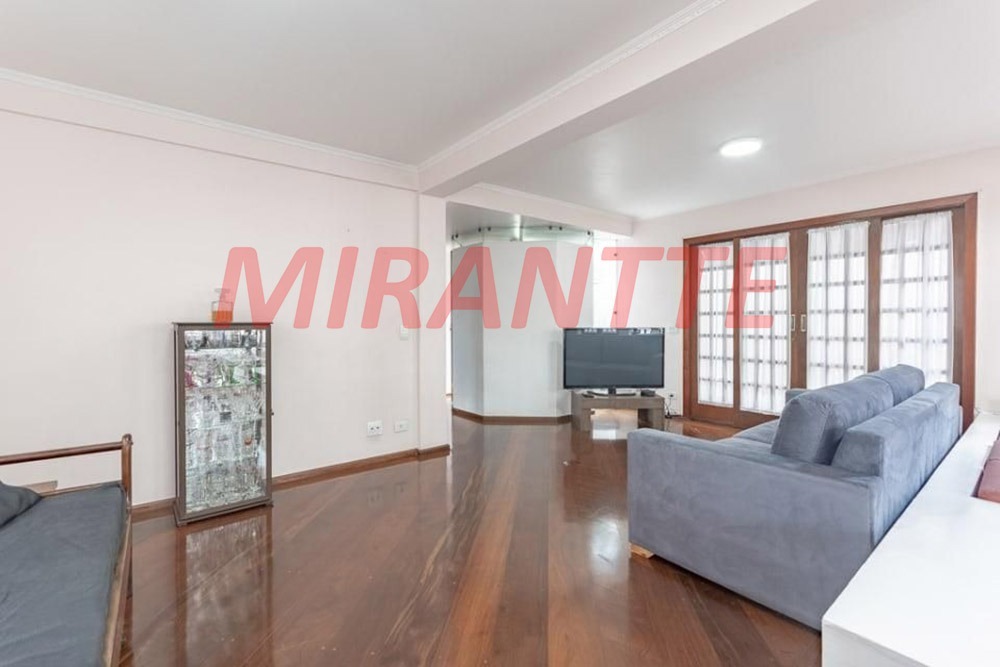 Sobrado de 312m² com 3 quartos em Horto Florestal