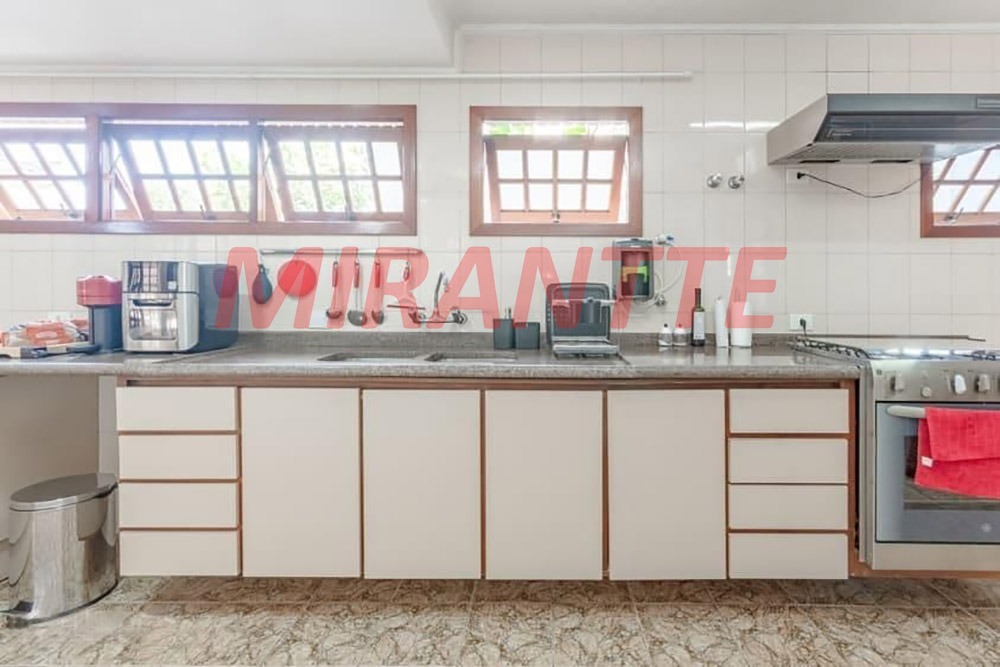 Sobrado de 312m² com 3 quartos em Horto Florestal