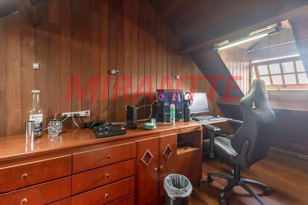 Sobrado de 312m² com 3 quartos em Horto Florestal