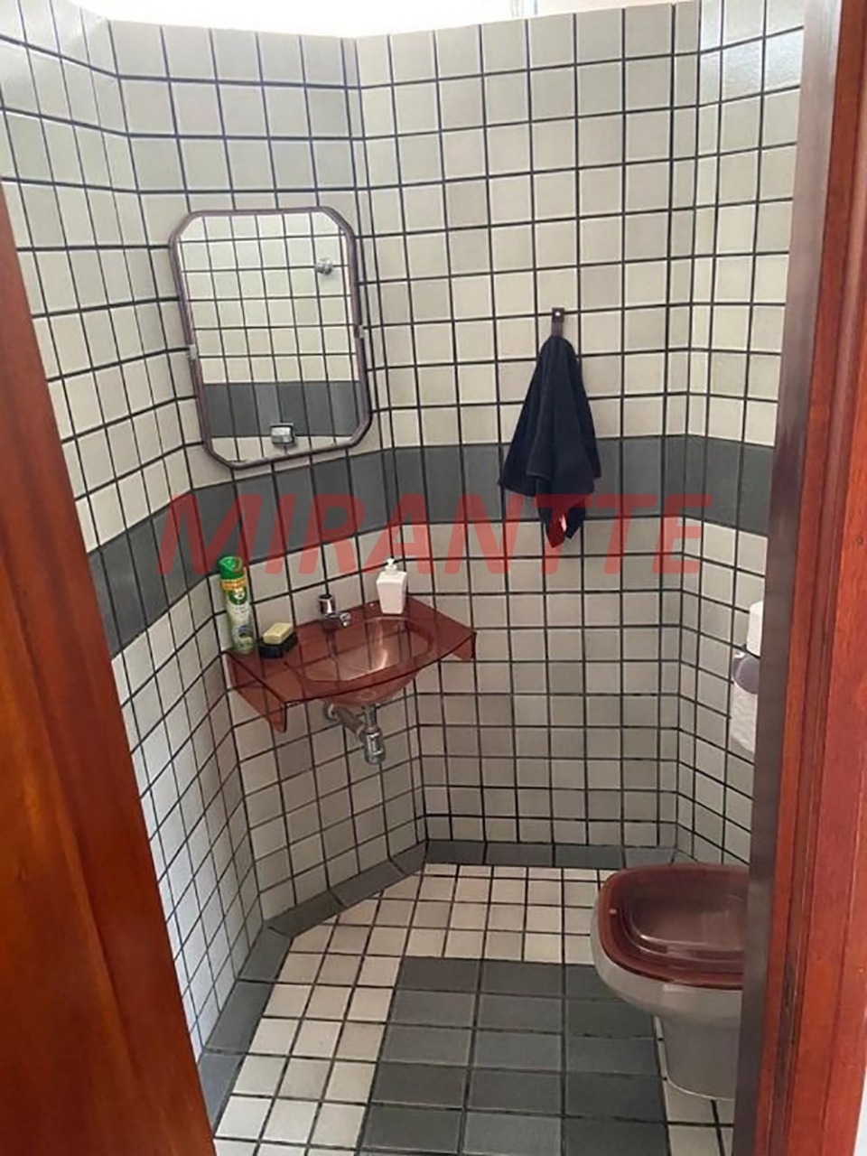Sobrado de 312m² com 3 quartos em Horto Florestal