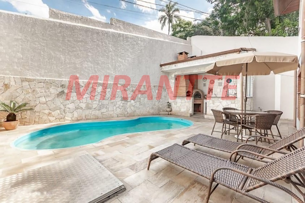 Sobrado de 312m² com 3 quartos em Horto Florestal
