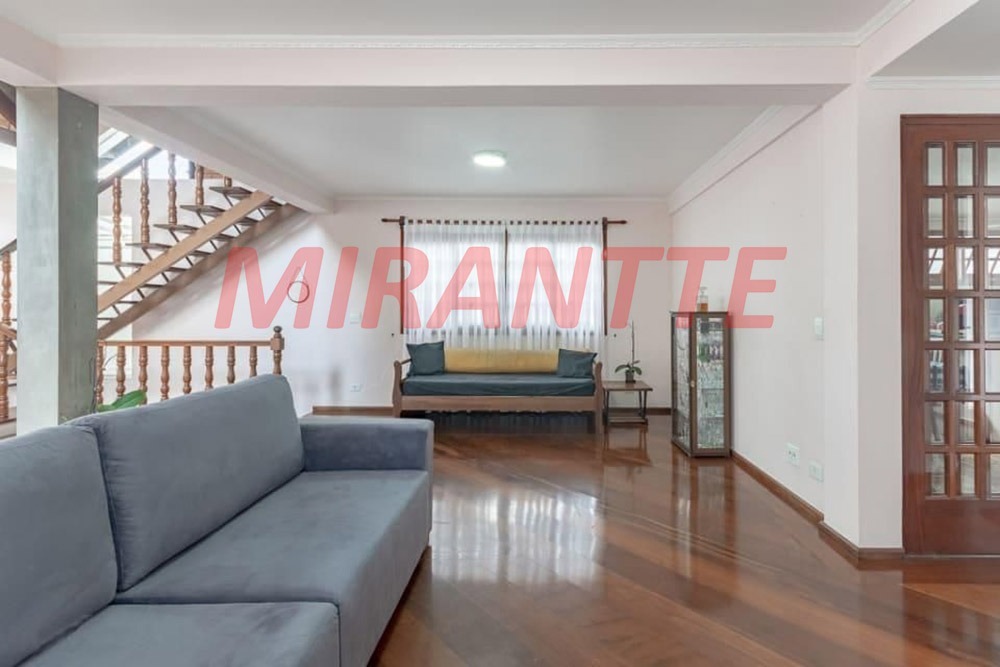 Sobrado de 312m² com 3 quartos em Horto Florestal