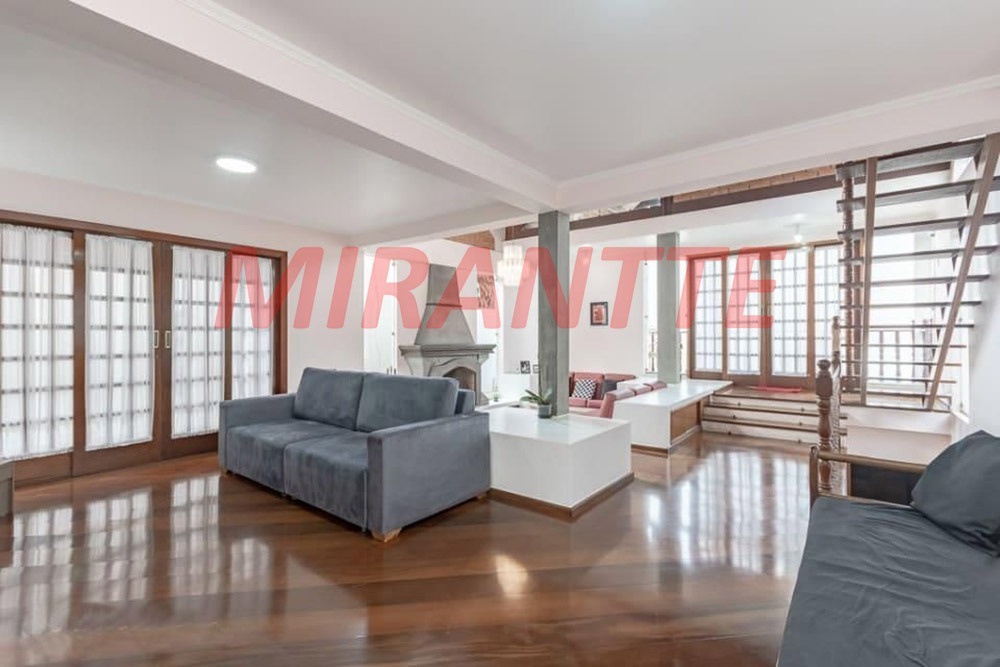 Sobrado de 312m² com 3 quartos em Horto Florestal