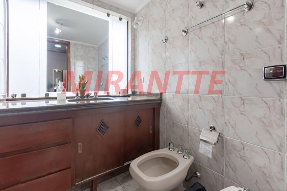 Sobrado de 312m² com 3 quartos em Horto Florestal