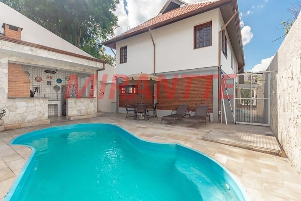 Sobrado de 312m² com 3 quartos em Horto Florestal