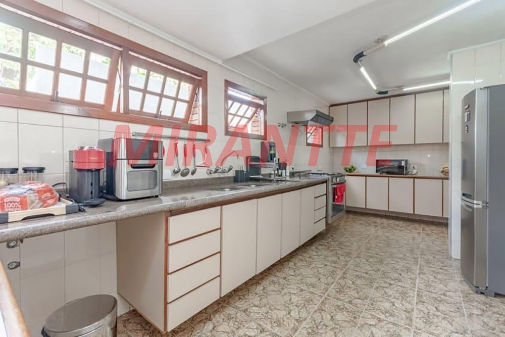 Sobrado de 312m² com 3 quartos em Horto Florestal