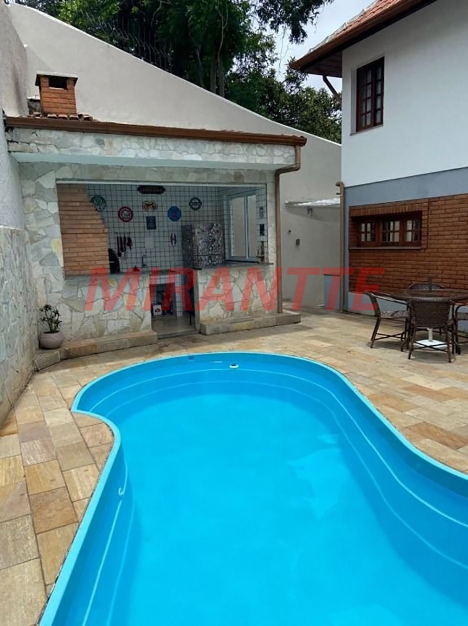 Sobrado de 312m² com 3 quartos em Horto Florestal