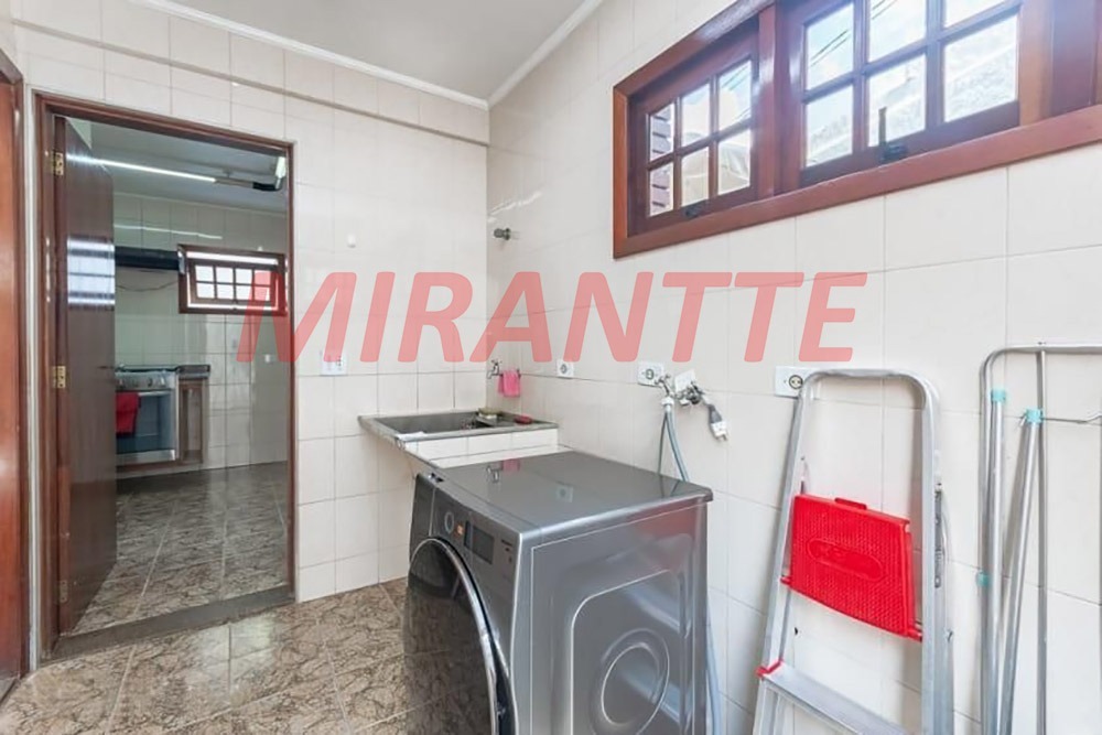 Sobrado de 312m² com 3 quartos em Horto Florestal