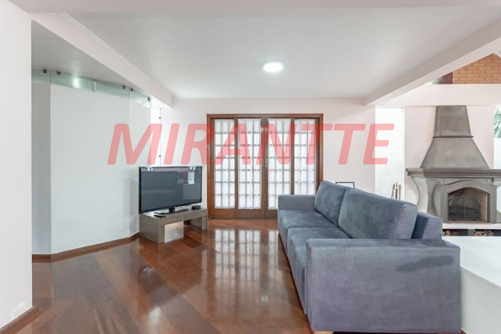 Sobrado de 312m² com 3 quartos em Horto Florestal