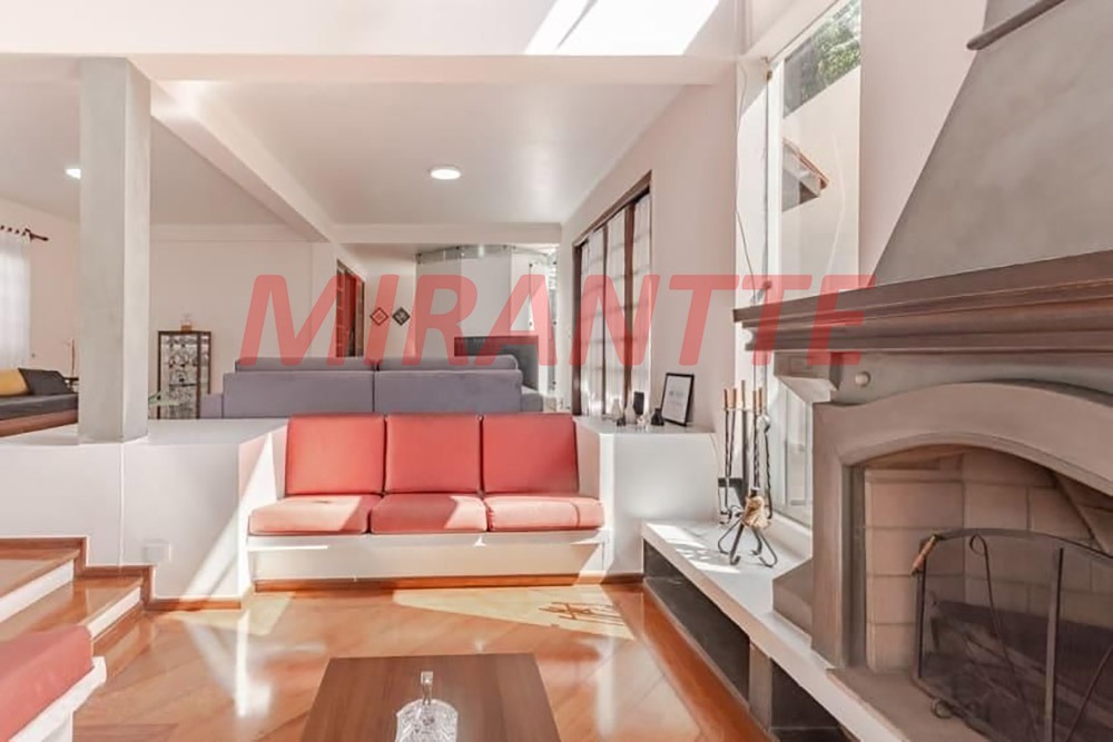 Sobrado de 312m² com 3 quartos em Horto Florestal