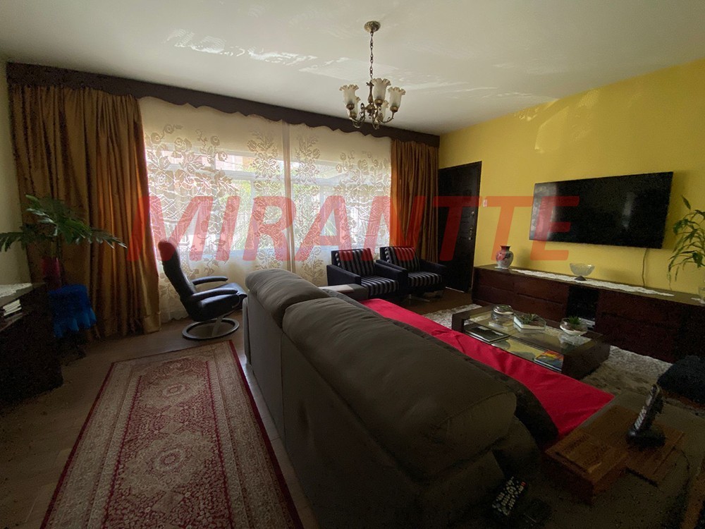 Sobrado de 220m² com 4 quartos em Casa Verde