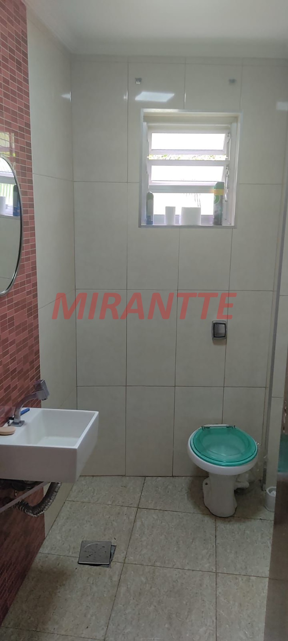 Sobrado com 3 quartos em Barro Branco