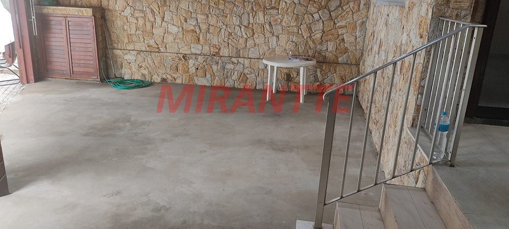 Sobrado com 3 quartos em Barro Branco