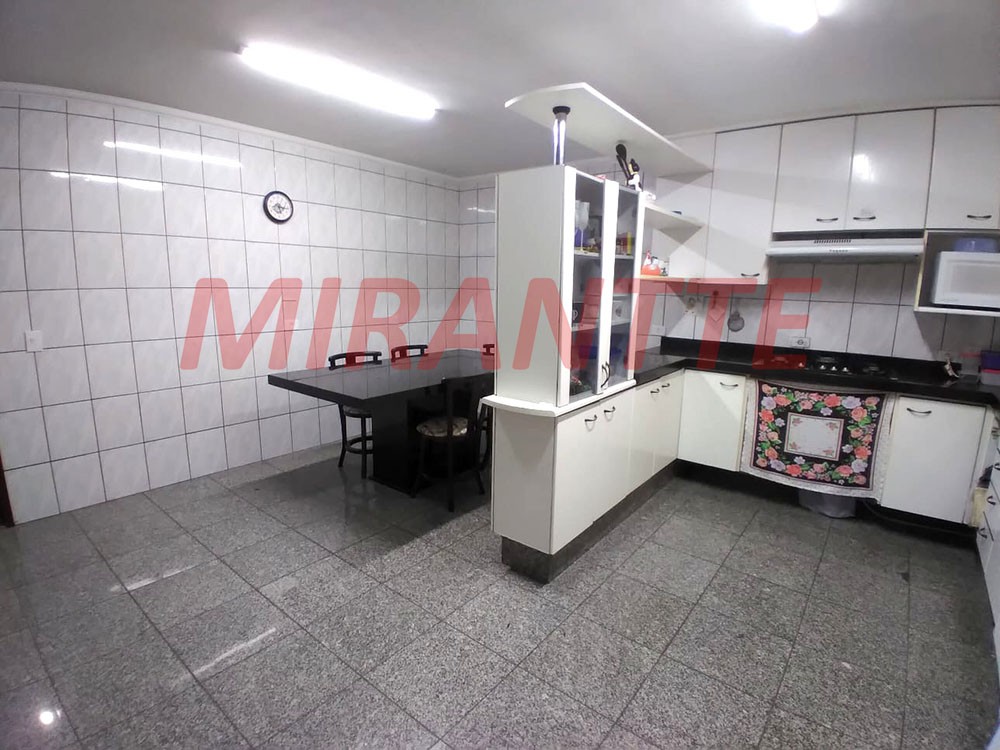 Sobrado de 280m² com 3 quartos em Parque Continental