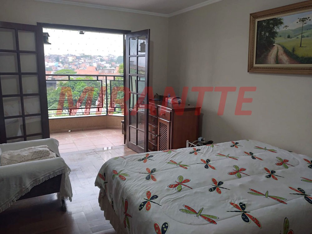 Sobrado de 280m² com 3 quartos em Parque Continental