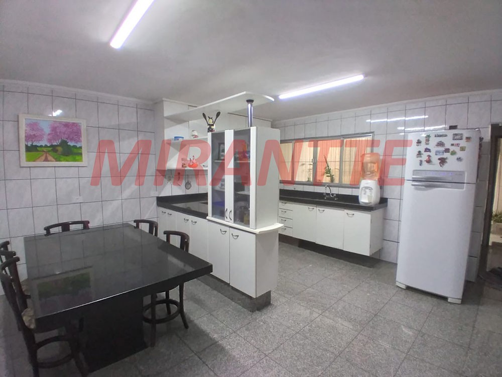 Sobrado de 280m² com 3 quartos em Parque Continental