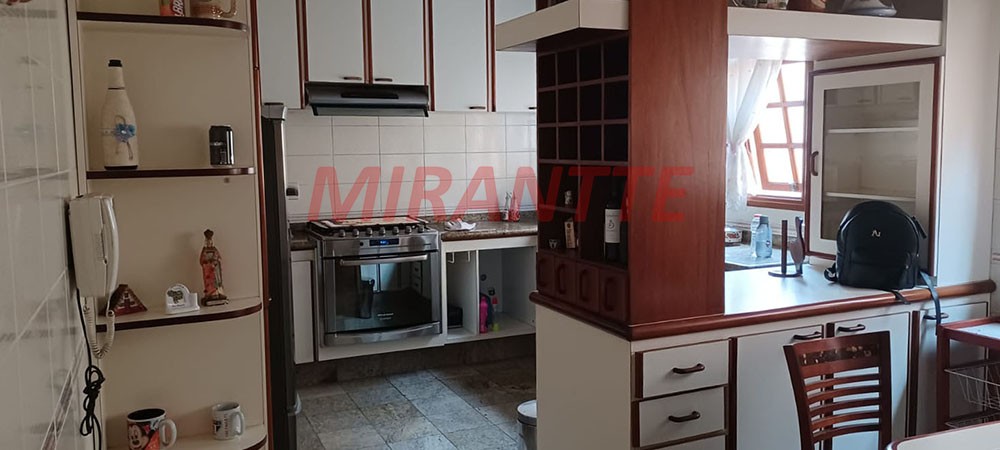 Sobrado de 421m² com 3 quartos em Vila Rosália