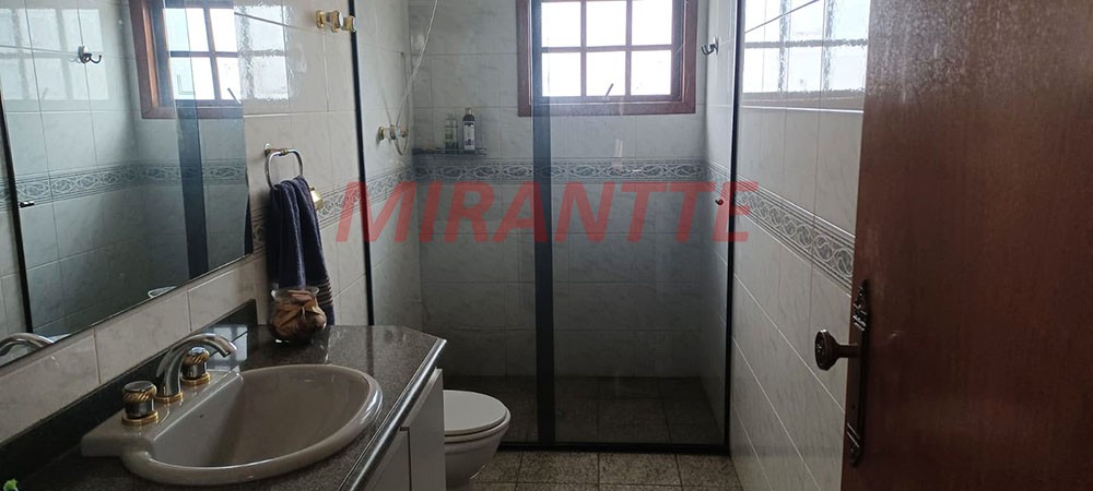 Sobrado de 421m² com 3 quartos em Vila Rosália