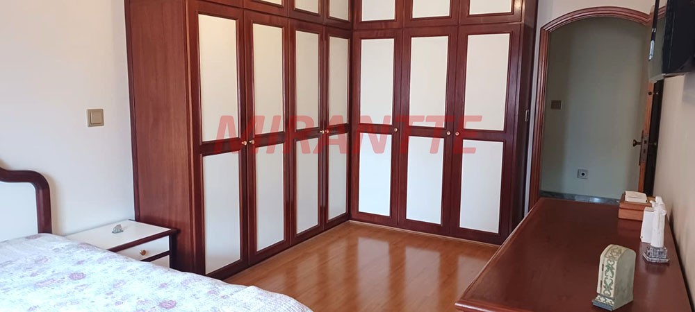 Sobrado de 421m² com 3 quartos em Vila Rosália