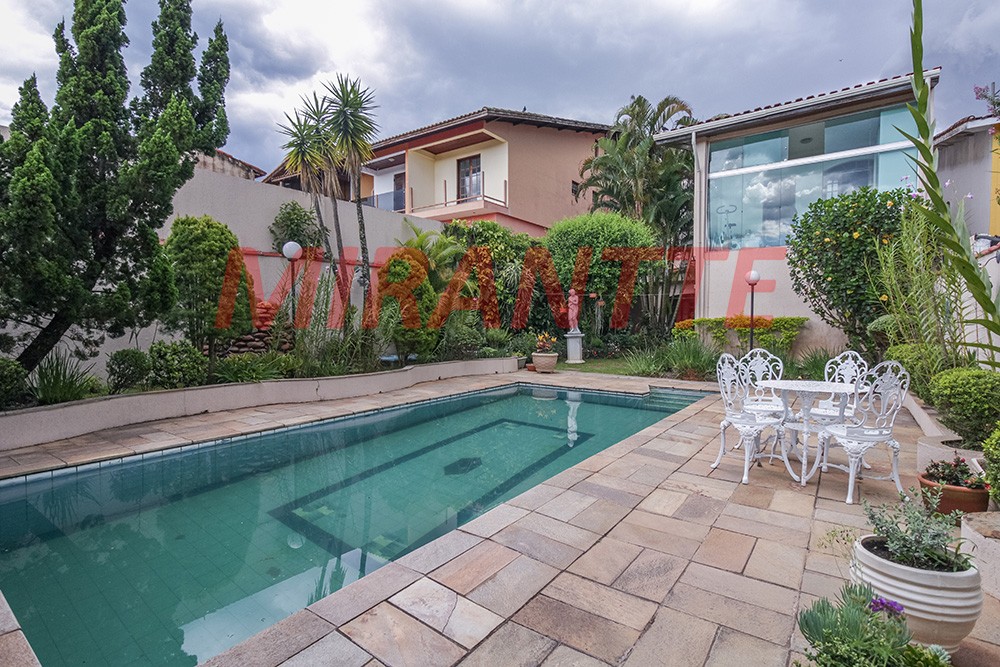 Sobrado de 501m² com 3 quartos em Horto Florestal