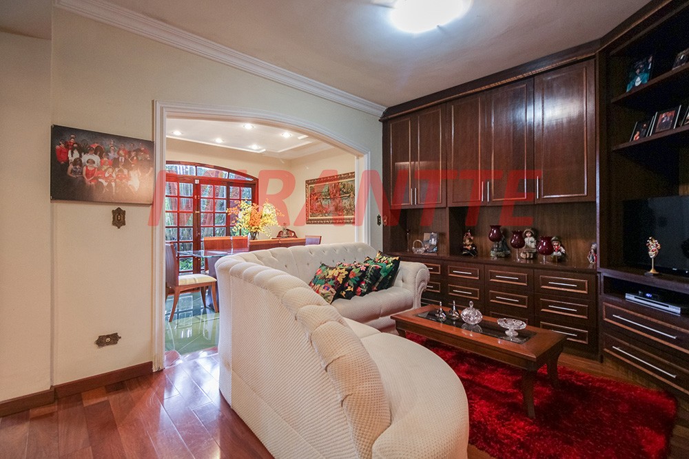 Sobrado de 501m² com 3 quartos em Horto Florestal