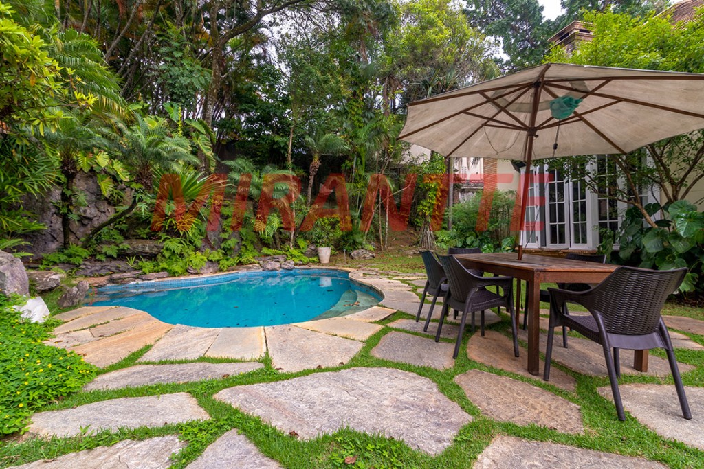 Sobrado de 956m² com 5 quartos em Cidade Jardim