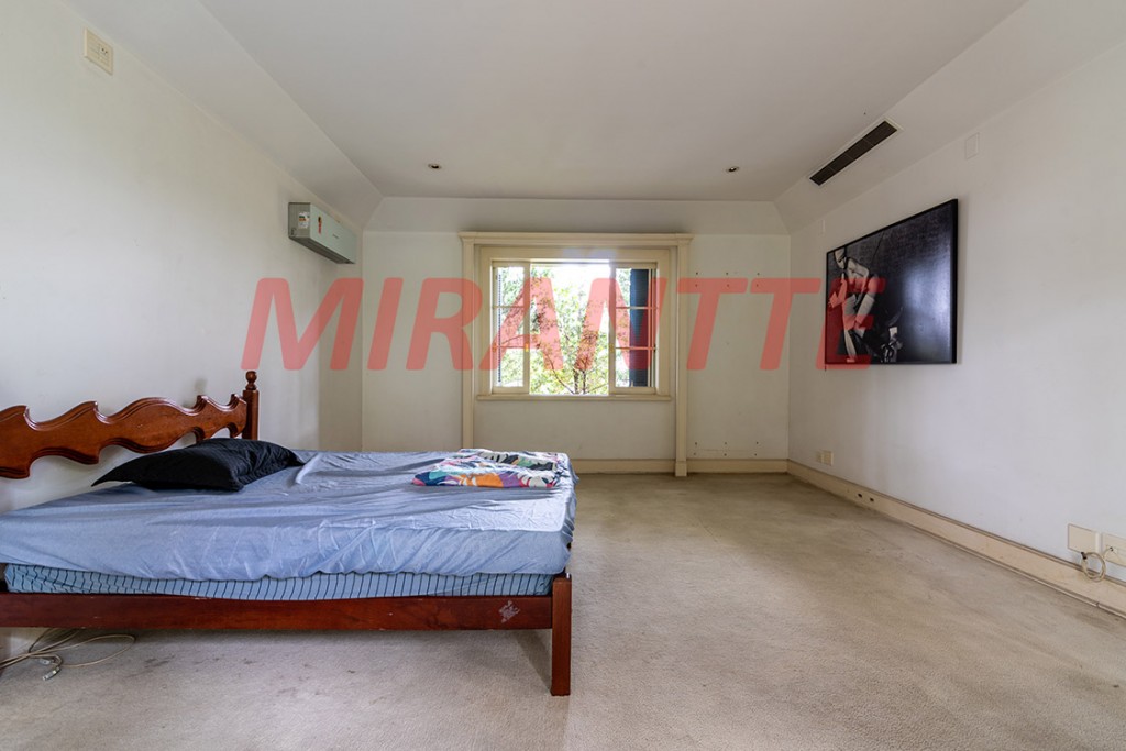 Sobrado de 956m² com 5 quartos em Cidade Jardim