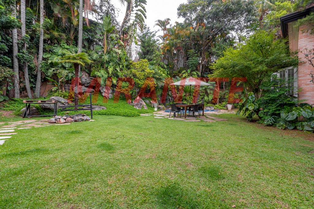 Sobrado de 956m² com 5 quartos em Cidade Jardim