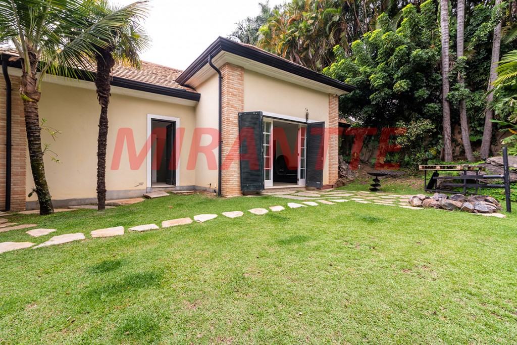 Sobrado de 956m² com 5 quartos em Cidade Jardim