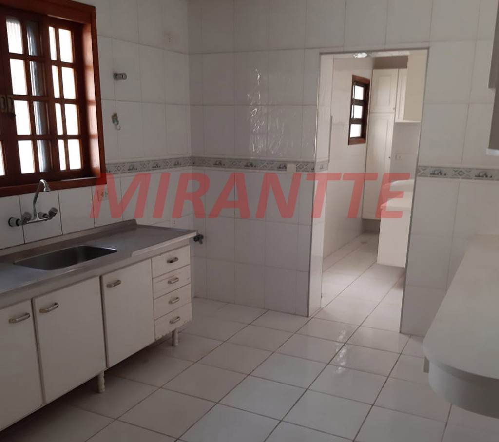 Sobrado de 220m² com 6 quartos em Vila Maria Alta