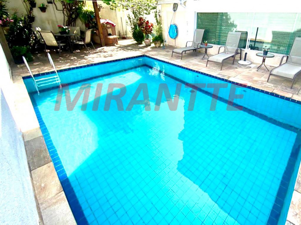 Cond. fechado de 400m² com 4 quartos em Horto Florestal