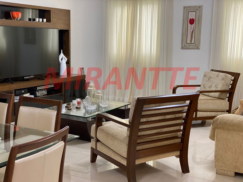 Cond. fechado de 400m² com 4 quartos em Horto Florestal