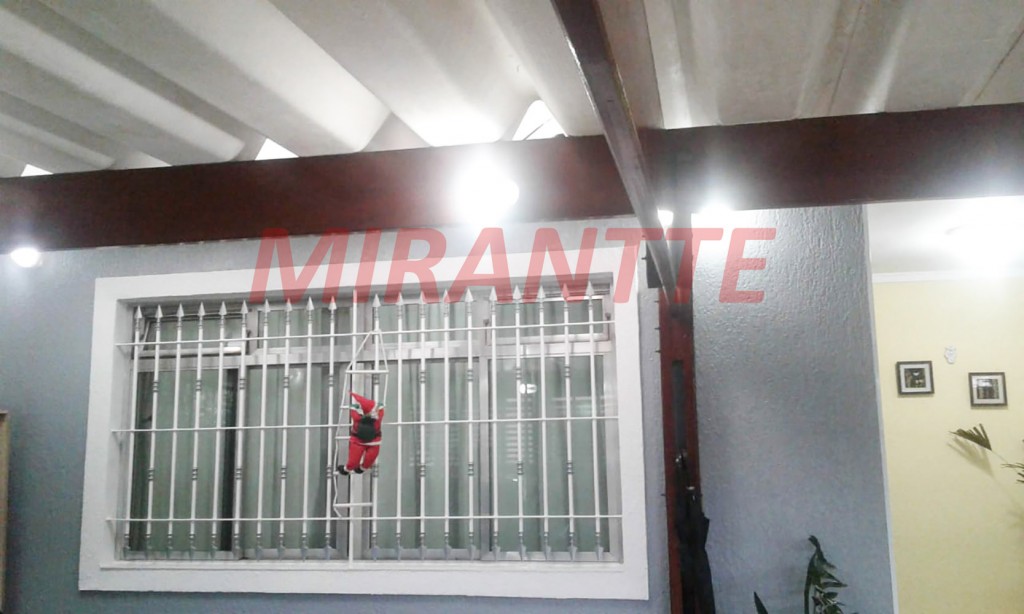 Sobrado de 250m² com 4 quartos em Camargos