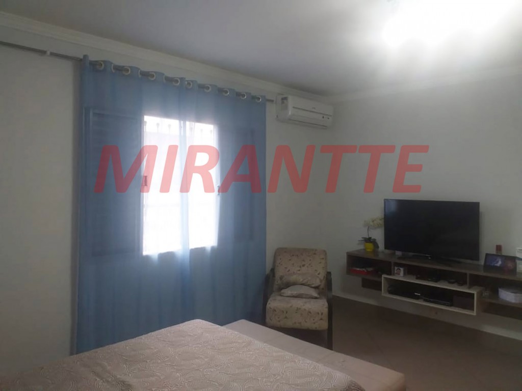 Sobrado de 250m² com 4 quartos em Camargos