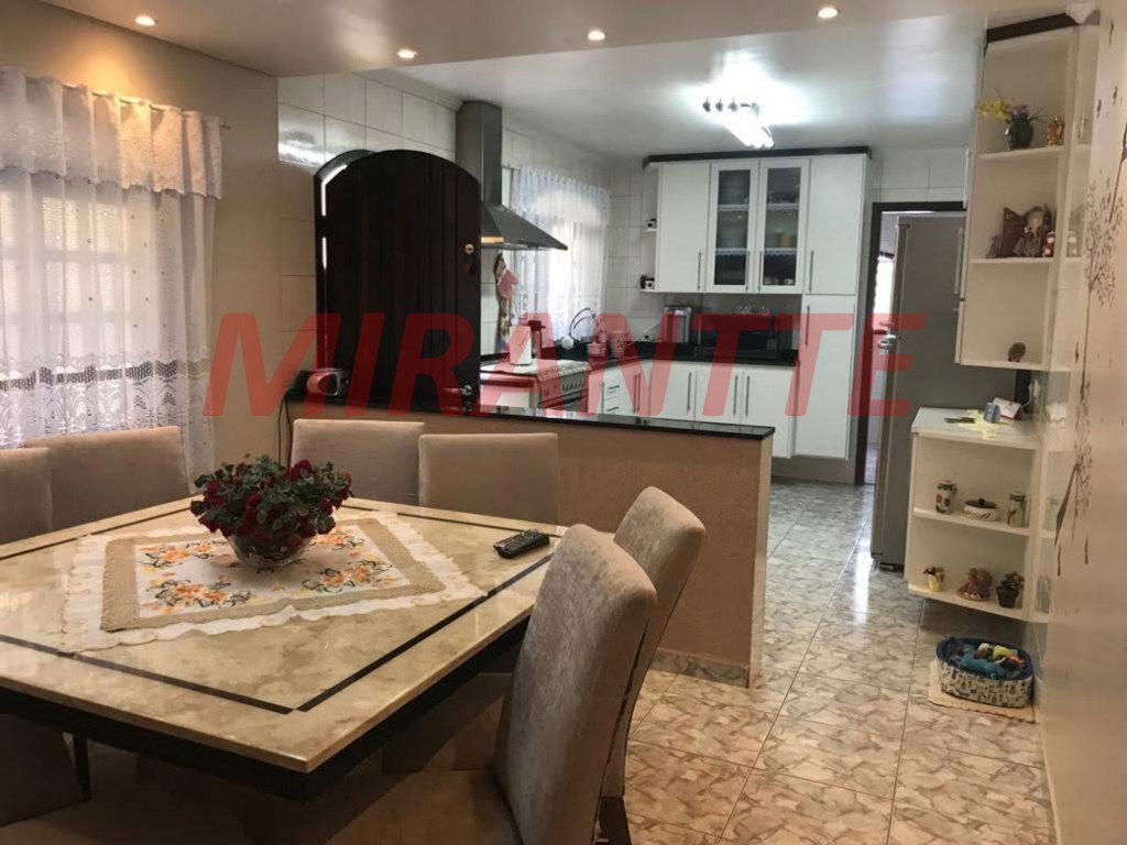 Sobrado de 162m² com 3 quartos em Vila Mazzei