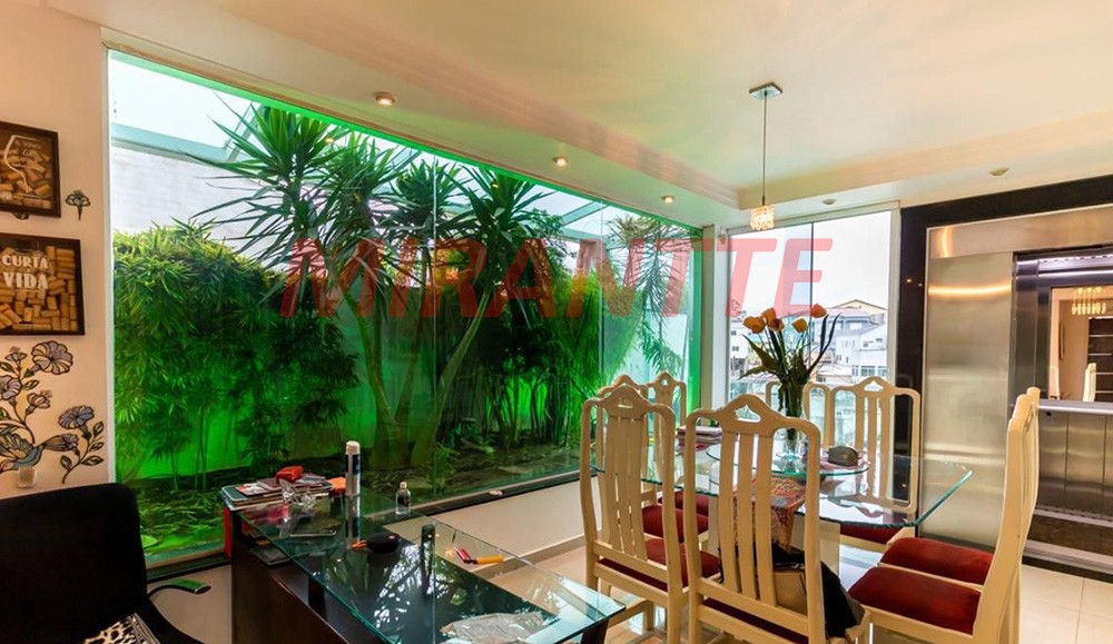 Sobrado de 600m² com 3 quartos em Jardim Guapíra