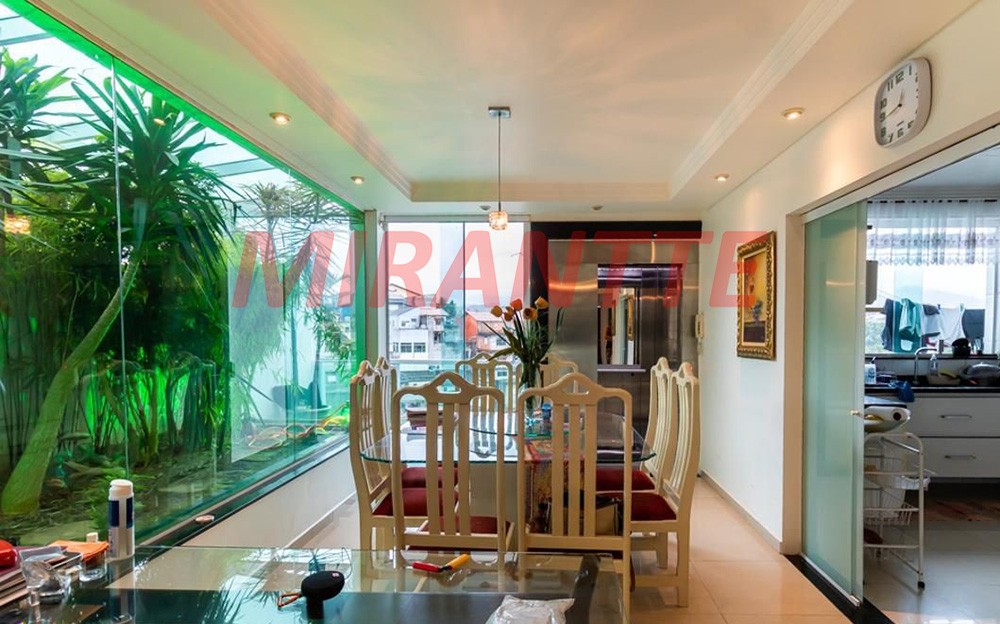 Sobrado de 600m² com 3 quartos em Jardim Guapíra