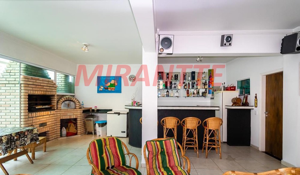 Sobrado de 600m² com 3 quartos em Jardim Guapíra