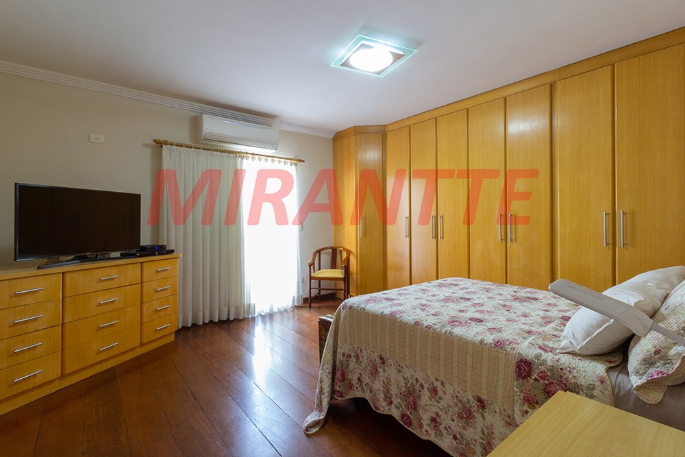 Sobrado de 420m² com 3 quartos em Parque Vitória