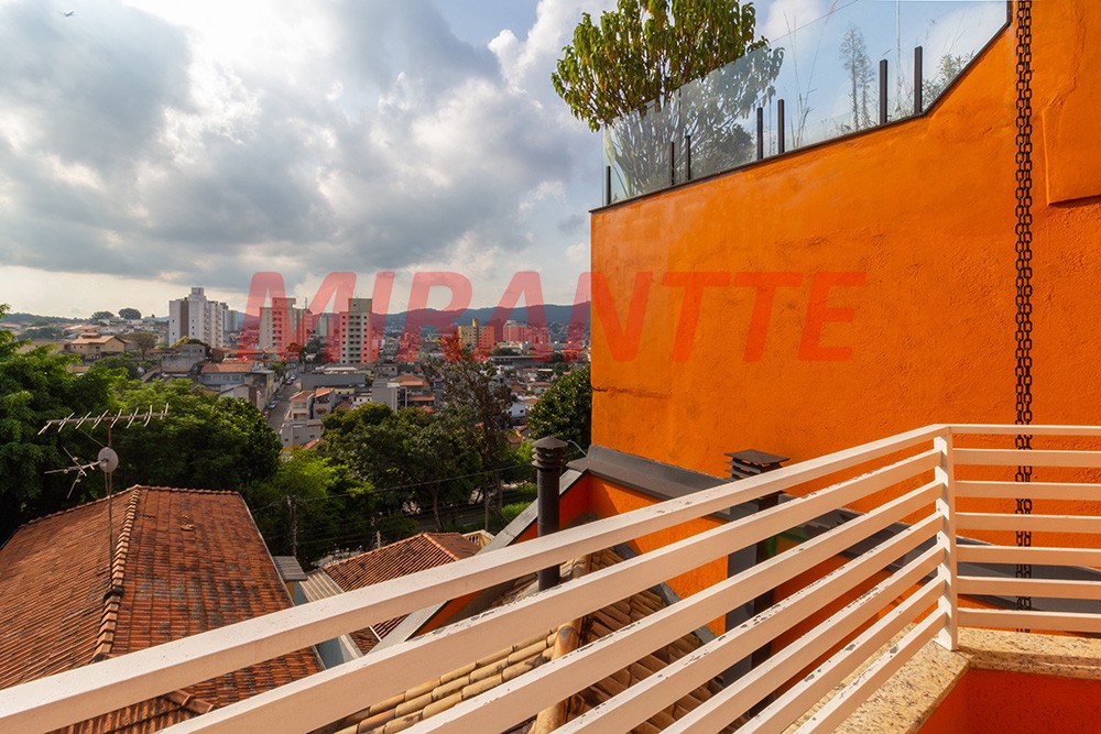 Sobrado de 420m² com 3 quartos em Parque Vitória