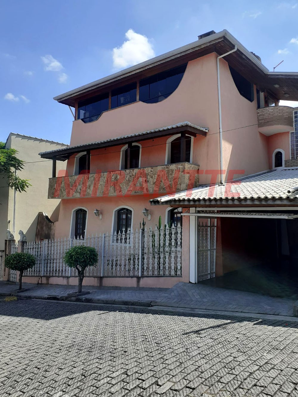 Sobrado de 200m² com 3 quartos em Vila Rosália