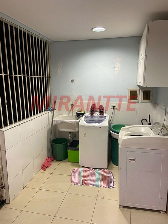 Sobrado de 180m² com 4 quartos em Vila Nilo