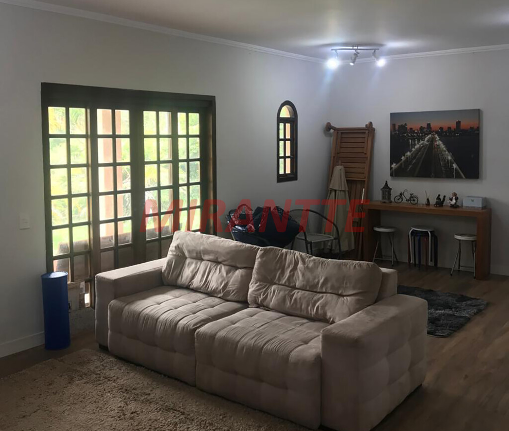 Sobrado de 275m² com 3 quartos em Roseira