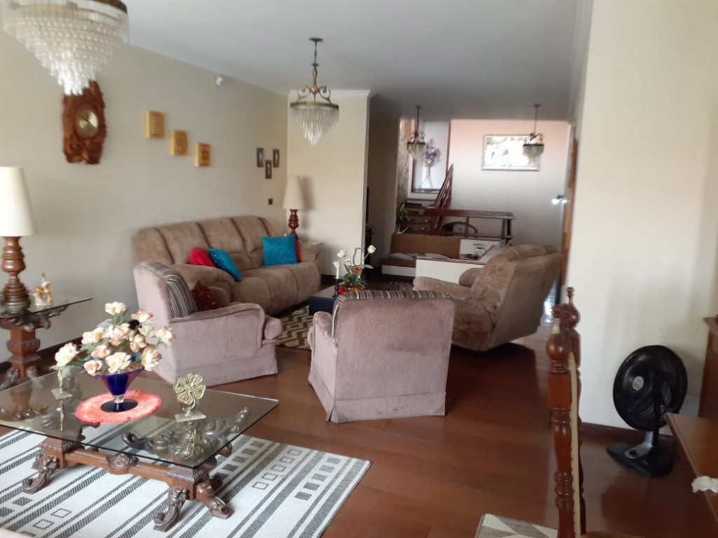 Sobrado de 398m² com 3 quartos em Vila Rosália