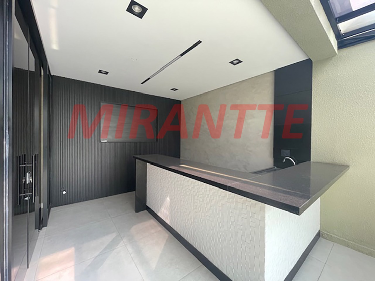 Comercial de 200m² em Santana